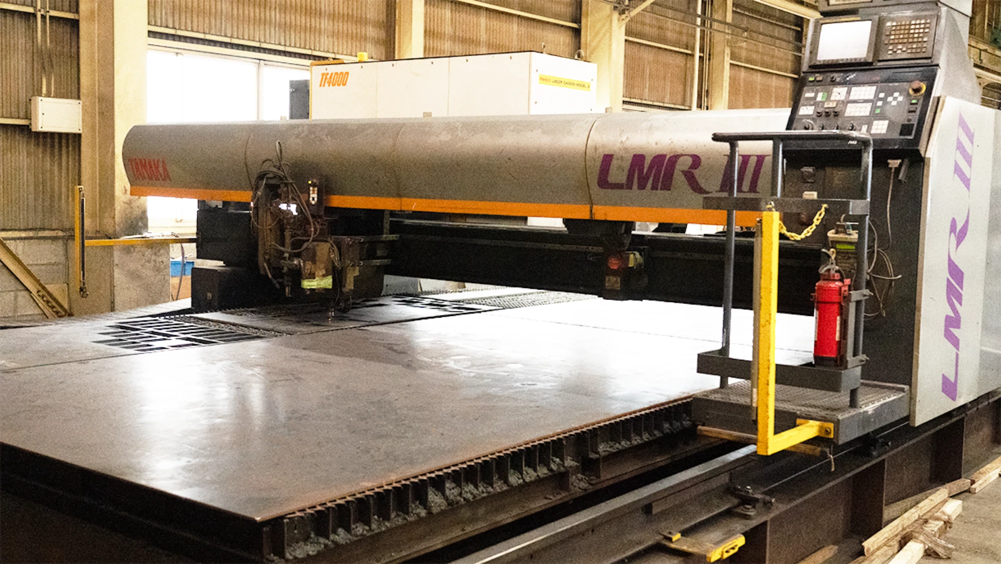 レーザー切断機