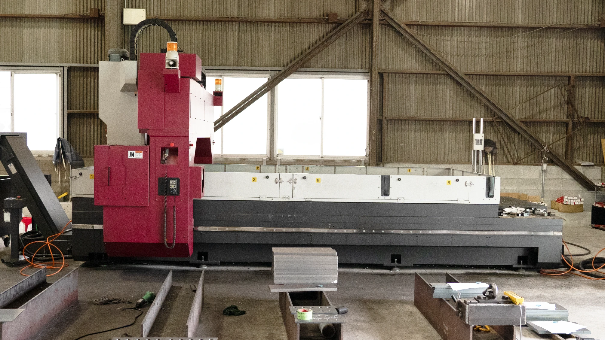 オートボーラー（穴開け機）